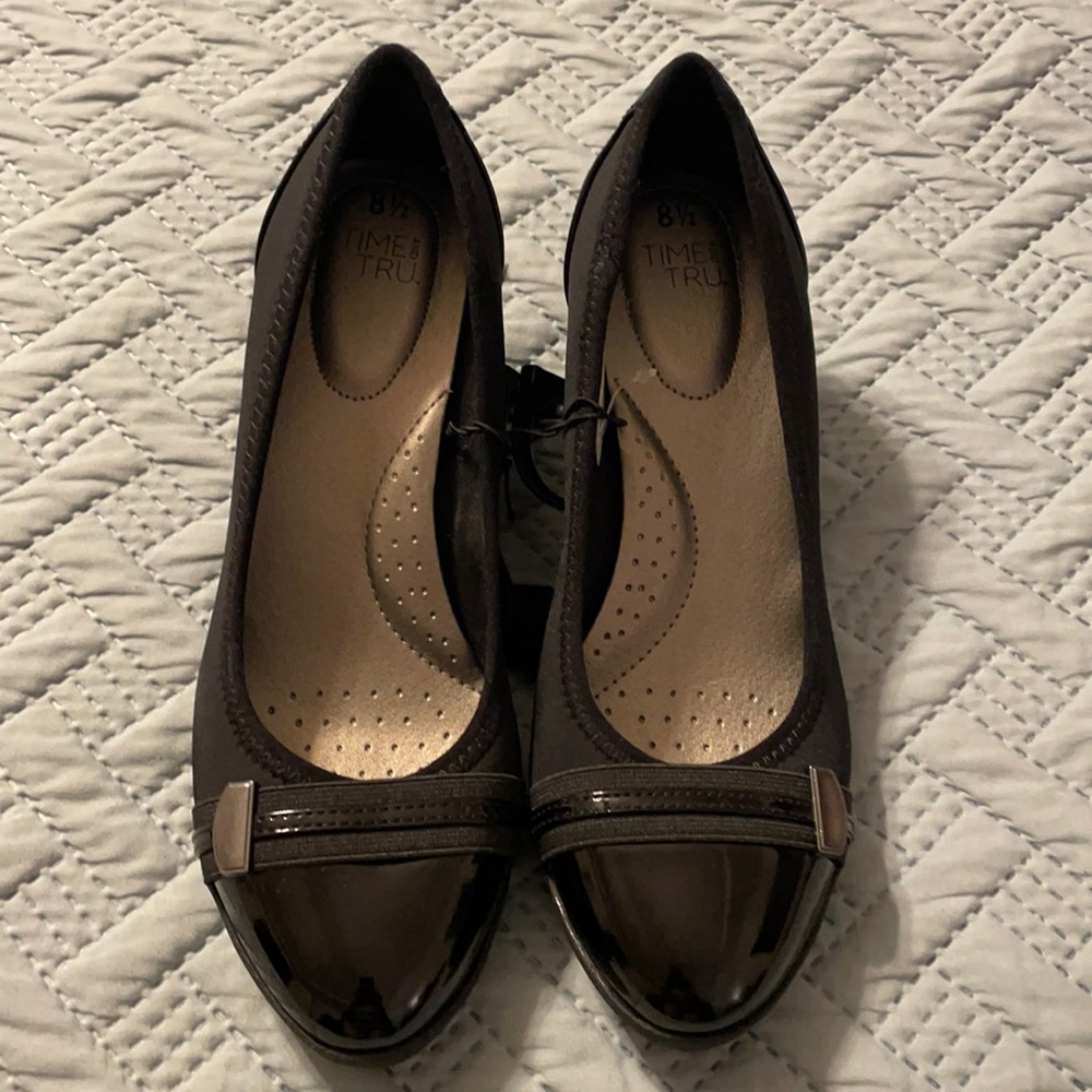 Brand: Time and Tru; Size: 8 1/2; Color: Black